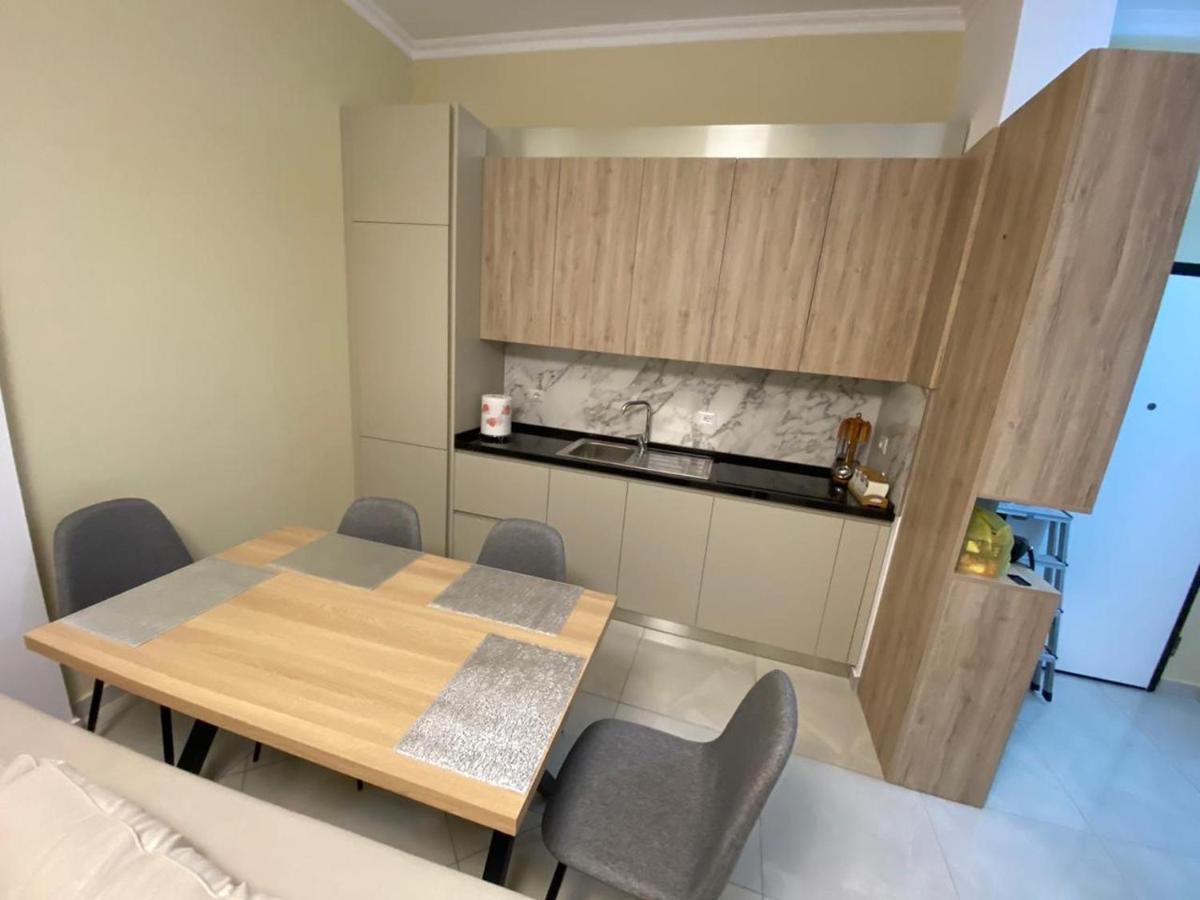 Kevin'S Lungomare Apartment Vlorë 外观 照片