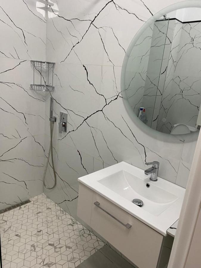 Kevin'S Lungomare Apartment Vlorë 外观 照片