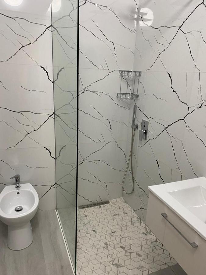 Kevin'S Lungomare Apartment Vlorë 外观 照片