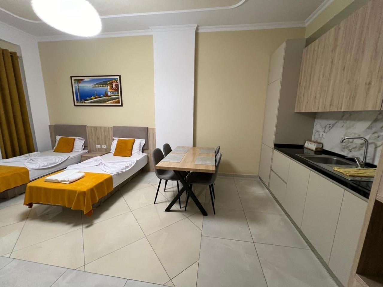 Kevin'S Lungomare Apartment Vlorë 外观 照片